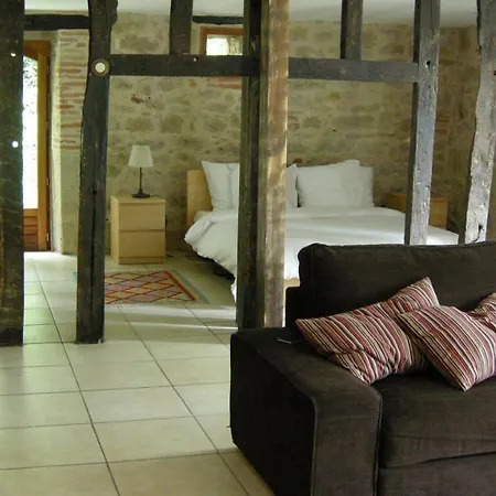 Bed & Breakfast Chateau De Cartou 3*