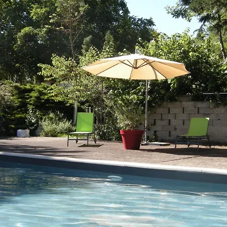 Bed & Breakfast Chateau De Cartou 3*