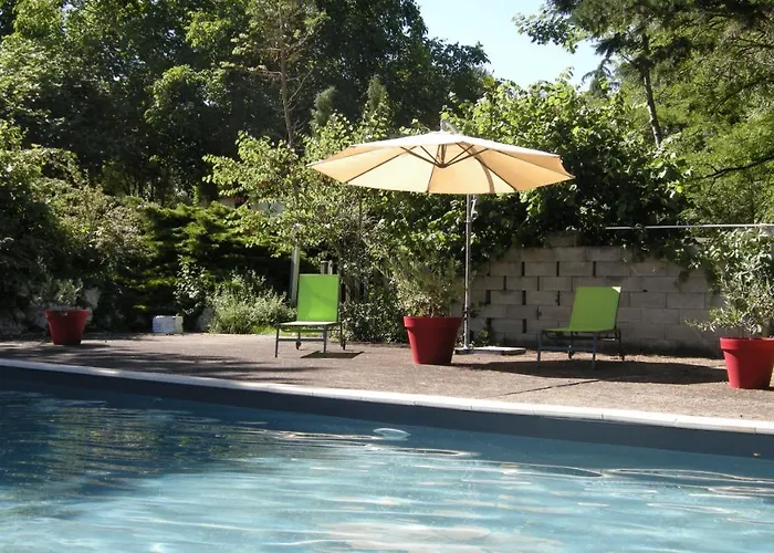 Bed & Breakfast Chateau De Cartou 3*