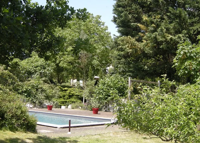 Chateau De Cartou 3*